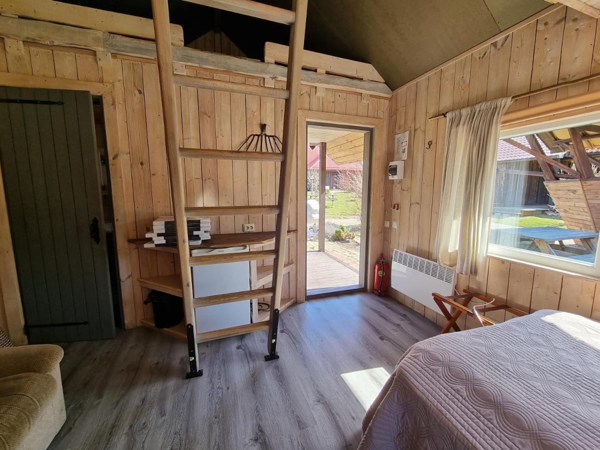 Viesu Nams Vecmuiza Hotel Tūja Екстериор снимка