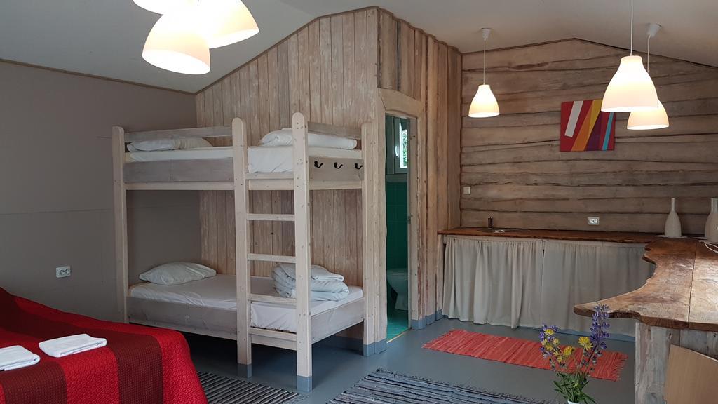 Viesu Nams Vecmuiza Hotel Tūja Екстериор снимка