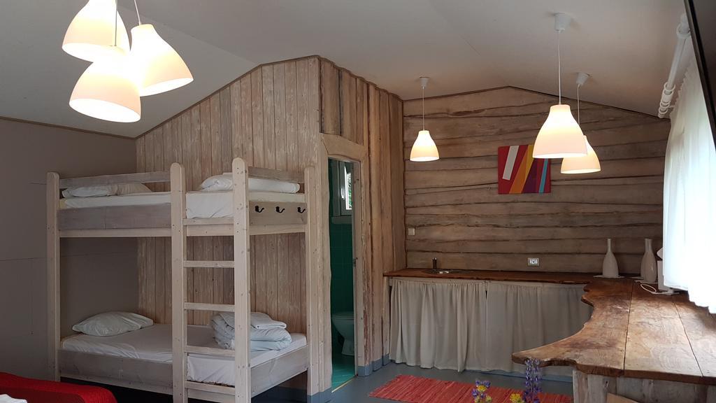 Viesu Nams Vecmuiza Hotel Tūja Екстериор снимка
